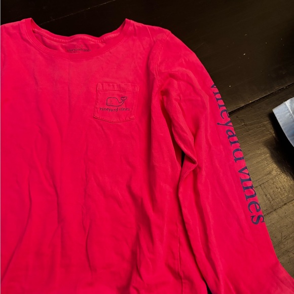 Vineyard Vines Red Long Sleeve Tee Casual Graphic - Picture 1 of 3